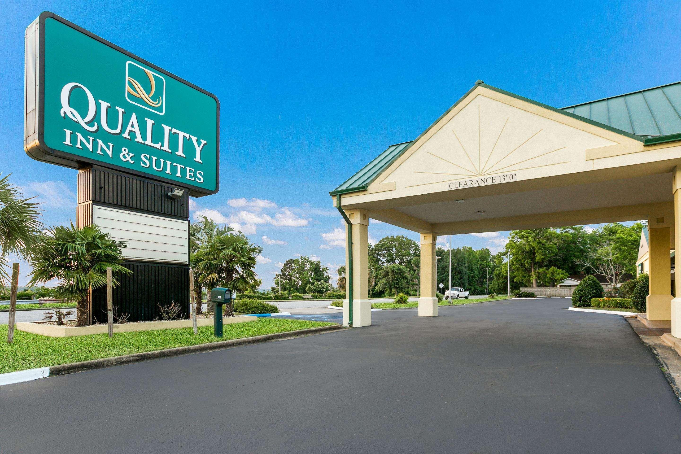 Quality Inn & Suites Near Lake Eufaula Exterior photo
