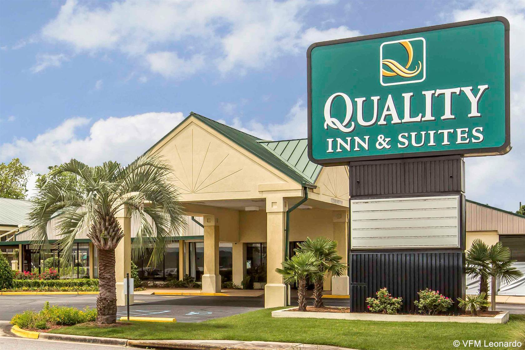 Quality Inn & Suites Near Lake Eufaula Exterior photo